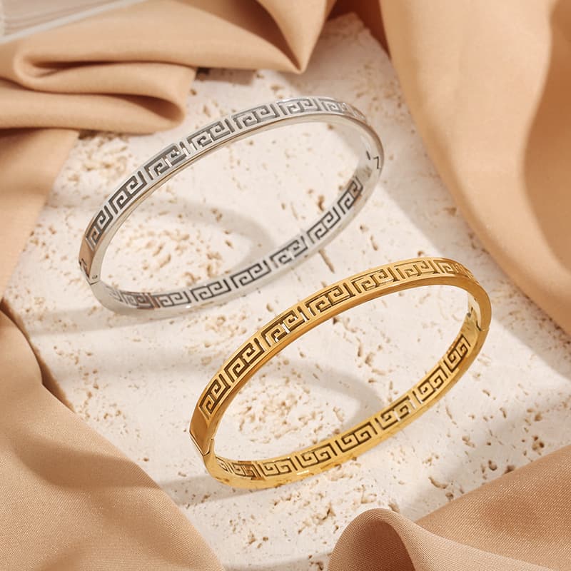 (Cross-border trading), retro women's bracelet stainless steel, design accessory, light luxury style, trend of season 3