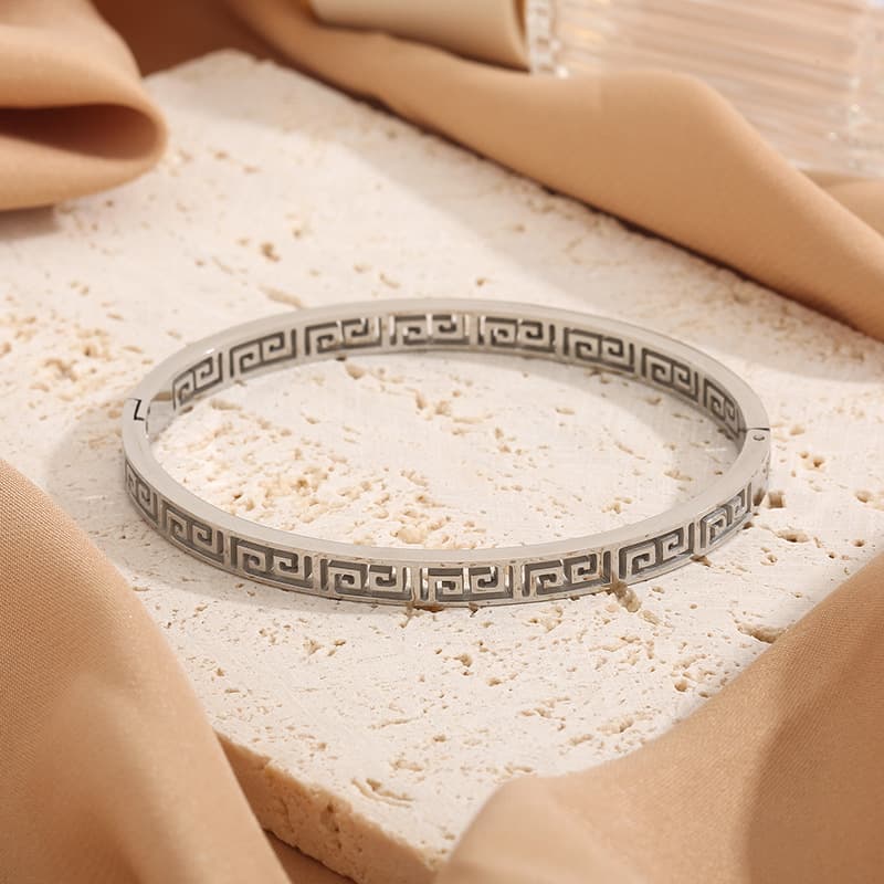 (Cross-border trading), retro women's bracelet stainless steel, design accessory, light luxury style, trend of season 4