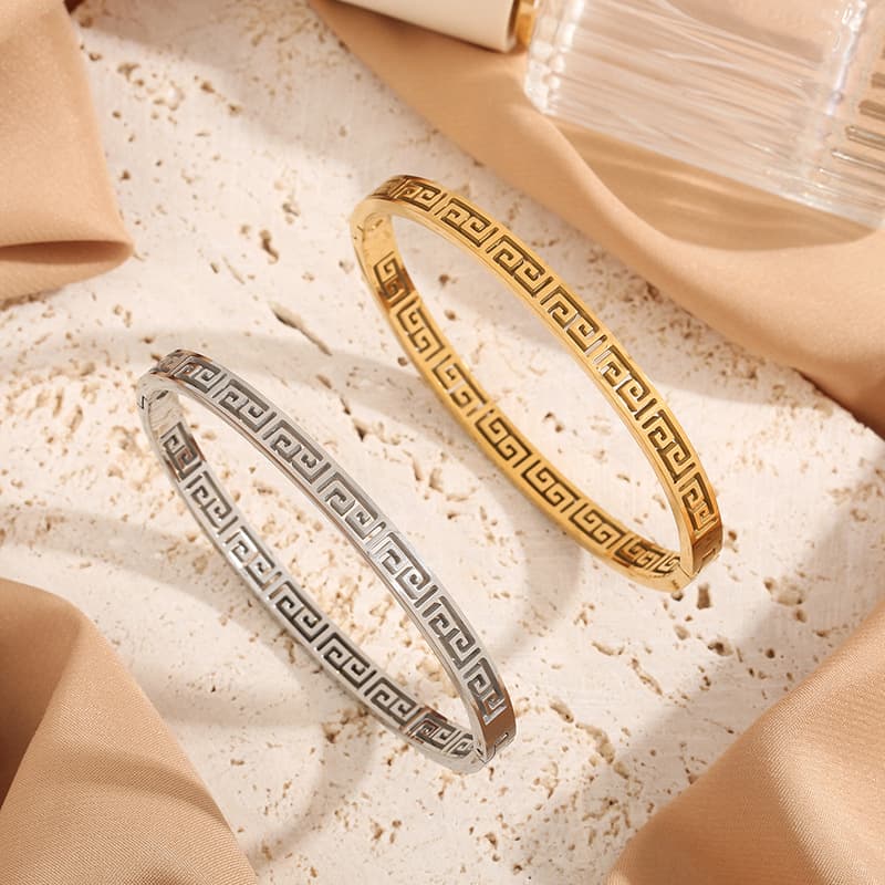 (Cross-border trading), retro women's bracelet stainless steel, design accessory, light luxury style, trend of season 1