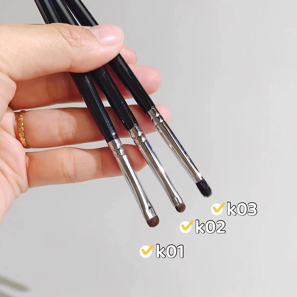 Pony, eye pencil, professional concealer brush 1