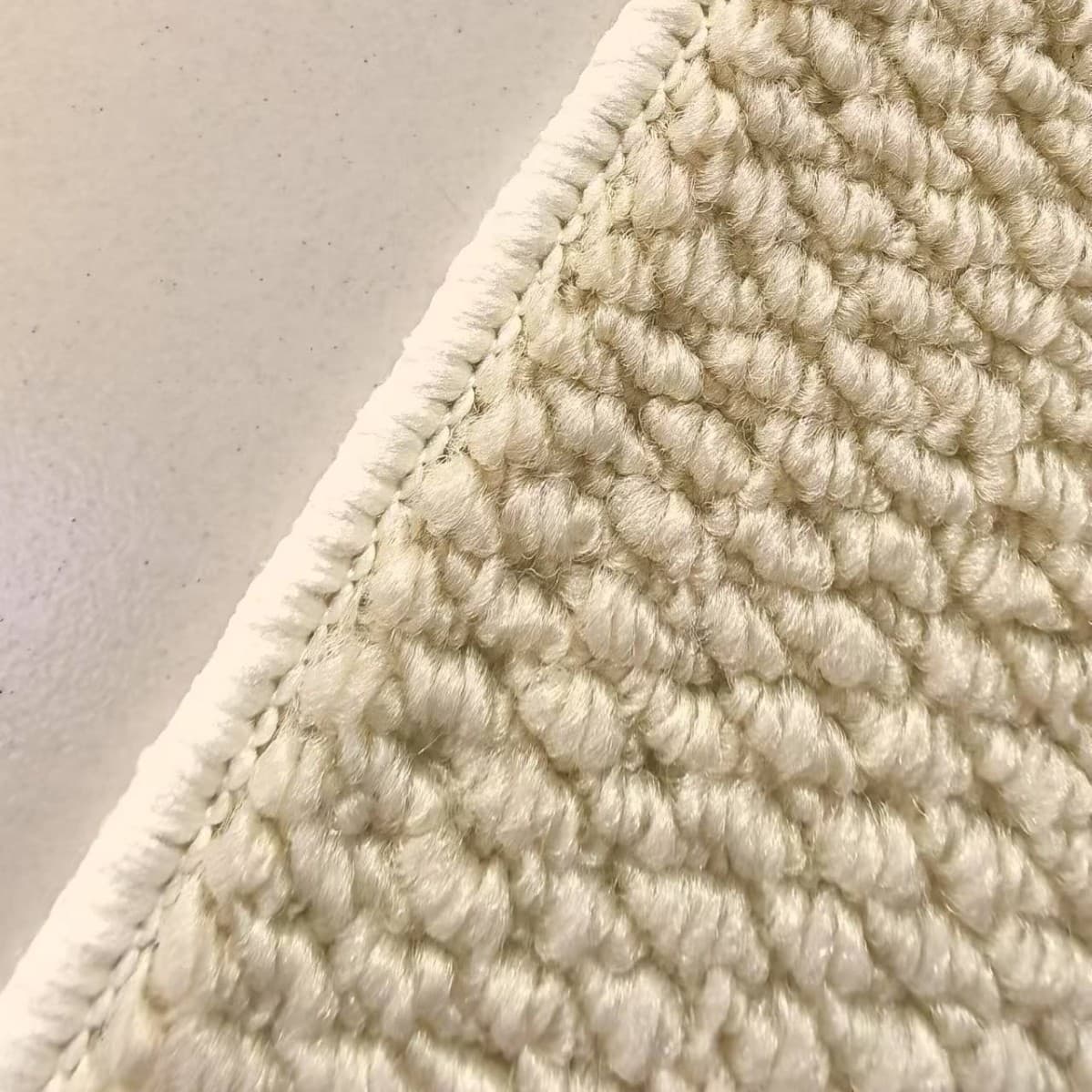 Wear-resistant non-slip solid color carpet, simple and elegant design 2