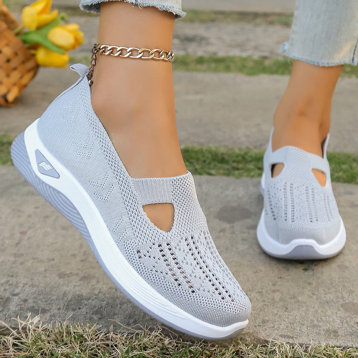 TEMU cross-border women's shoes casual shoes factory soft sole breathable fashion mother shoes sports shoes women's shipping 3