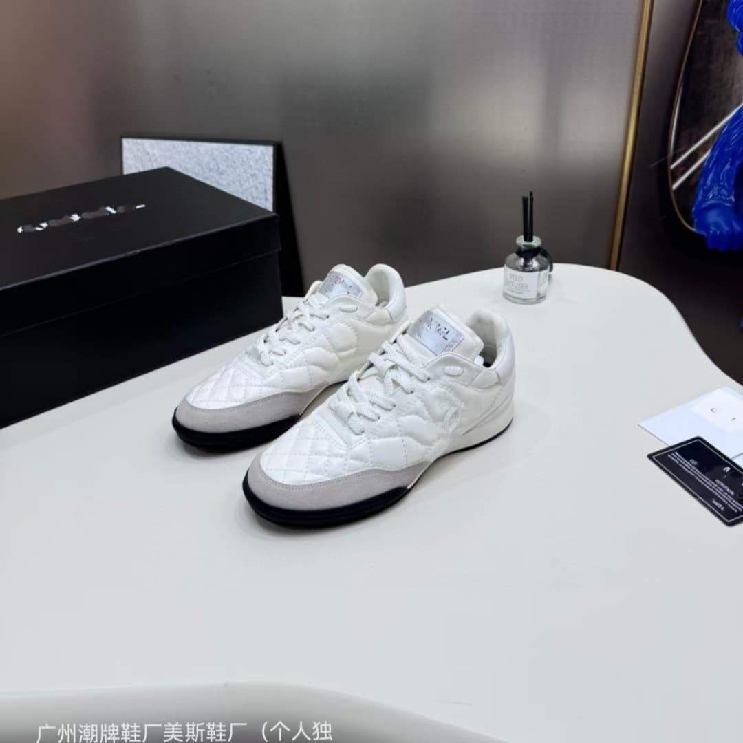 Xiaoxiangfeng 2024 New Xiaoxiang Lingge Flat Fashion Sports Women's Shoes Casual Forrest Gump Shoes Dexun Shoes White Shoes 2