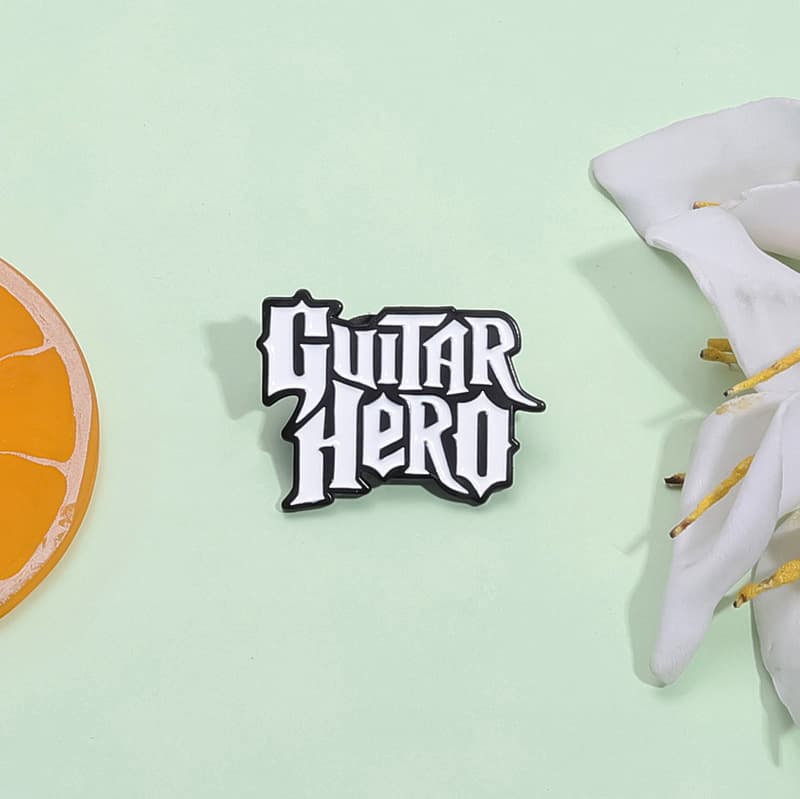 [外贸新品"GUITAR HERO"影视周边纪念章趣味英文字母造型金属胸饰] 3