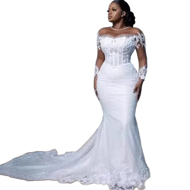 Lace fitted wedding dress, "fish tail" cut 5
