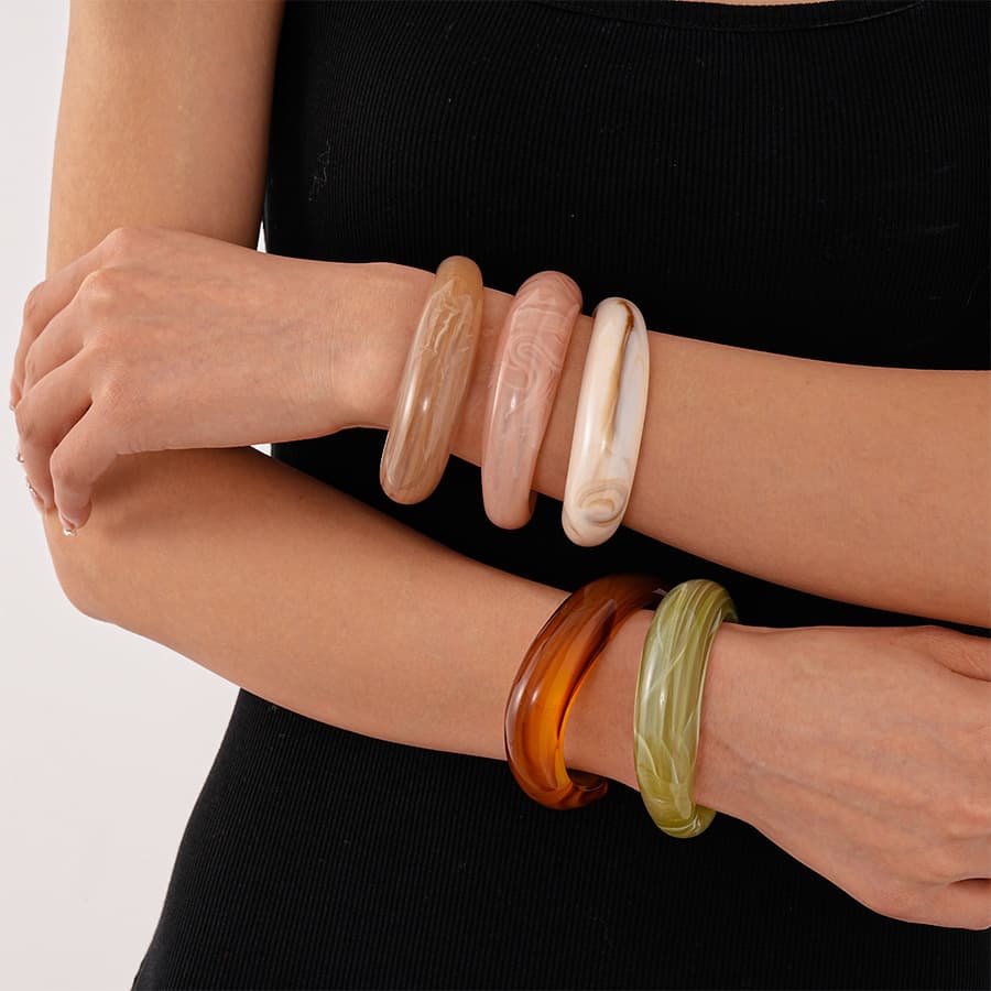 Retro glossy acrylic geometric bracelet, jewelry, European style, simple and elegant design, bright catchy style, high-quality style 3