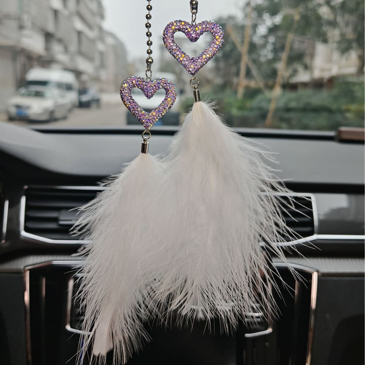 Car pendant 2025 new high-end love feather women's car decoration women's feather internet celebrity car interior car decoration hanging decoration 4
