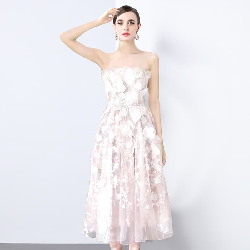 Three dimensional dress, tube top, french style, flowered, with embroidery 3