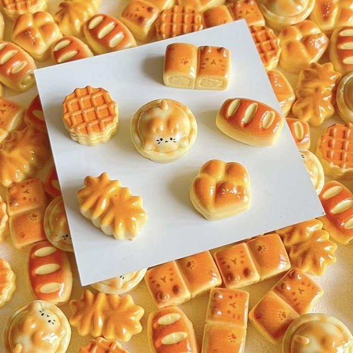 Small realistic food play, cream phone case, slime with accessories, cat, bread, DIY 1