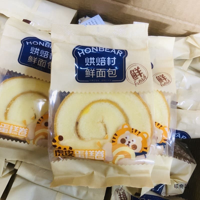 Fresh chocolate slurry bread, seaweed meat floss, whole wheat breakfast bread, toast, snow milk cover cake snacks 4