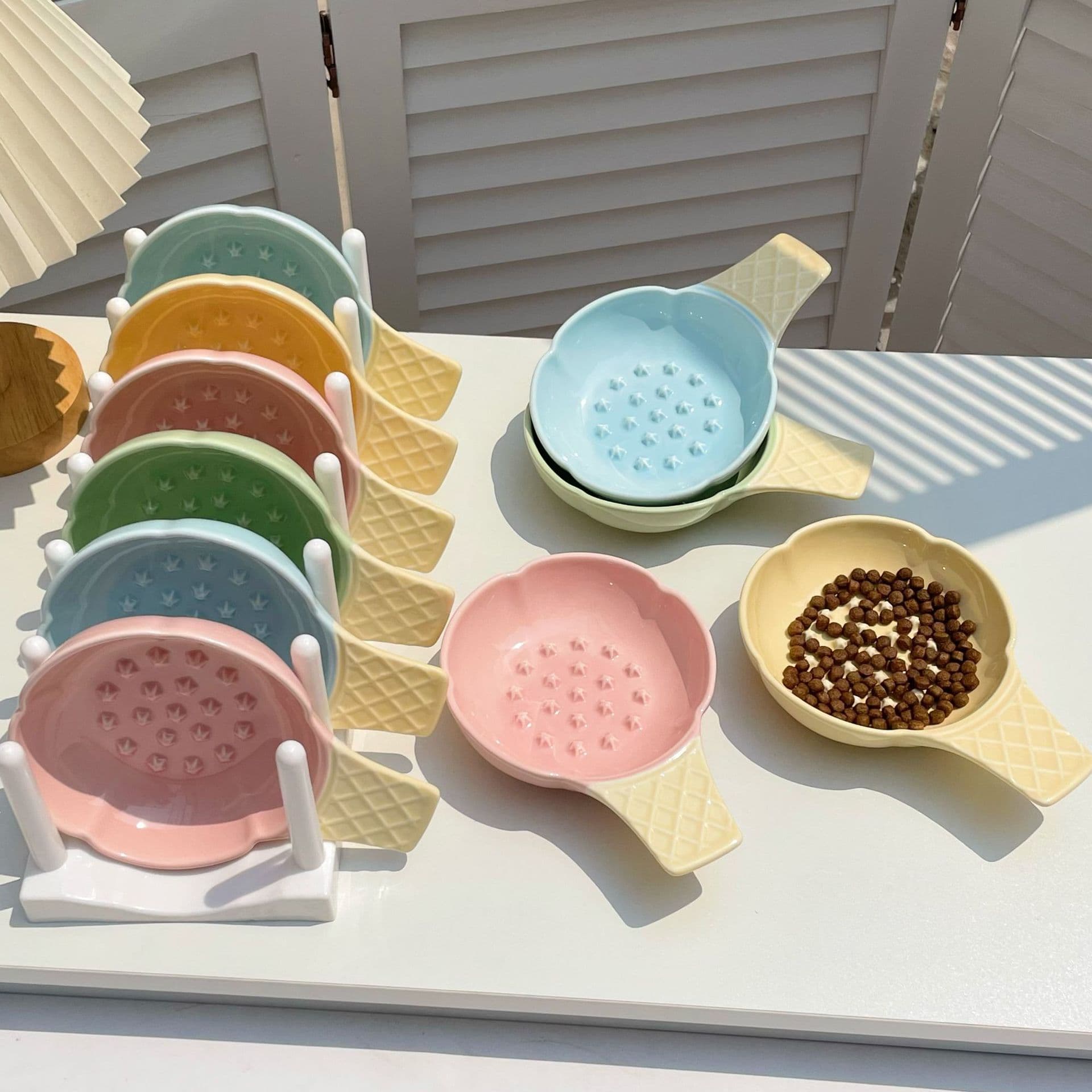 Ice cream ceramic slow food bowl, cat bowl, neck guard, not easy to knock over, cute dog anti-choking bowl, pet bowl, cat food slow food