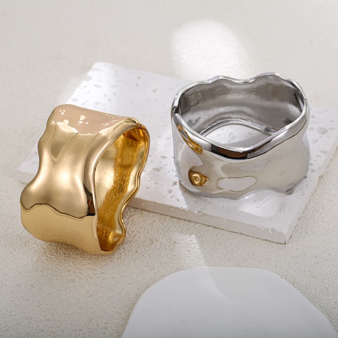 Design fashionable creative metal glossy gold bracelet, Korean style, simple and elegant design, high-quality style, 24 carat white gold 3