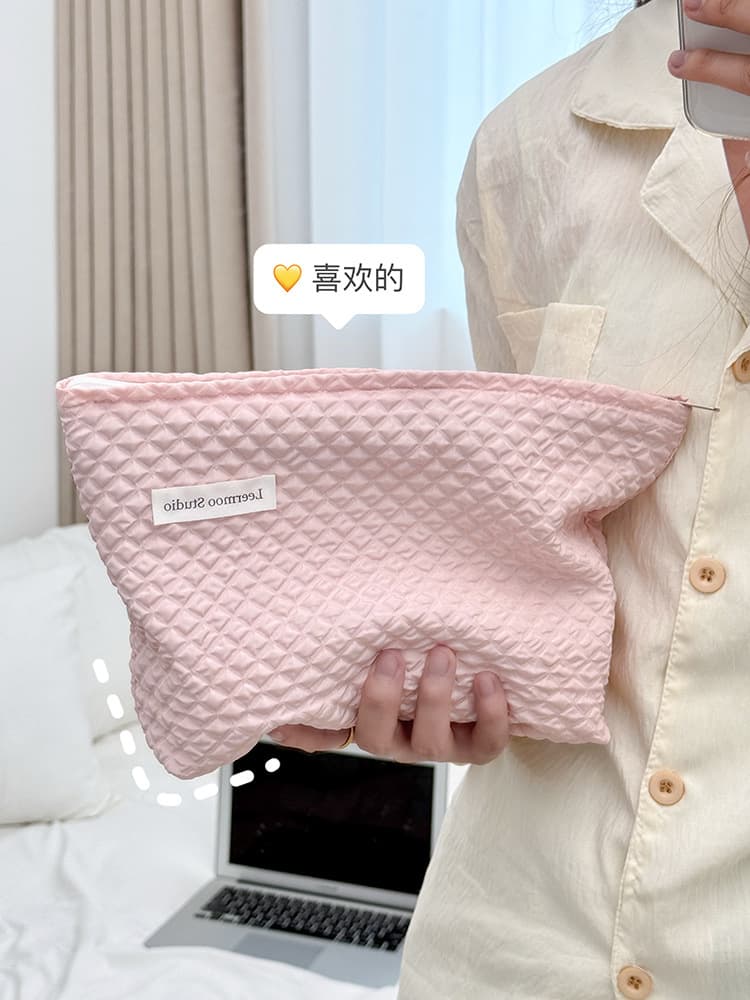 Handheld organizer bag, capacious cosmetic brush, lipstick for traveling to go out 2