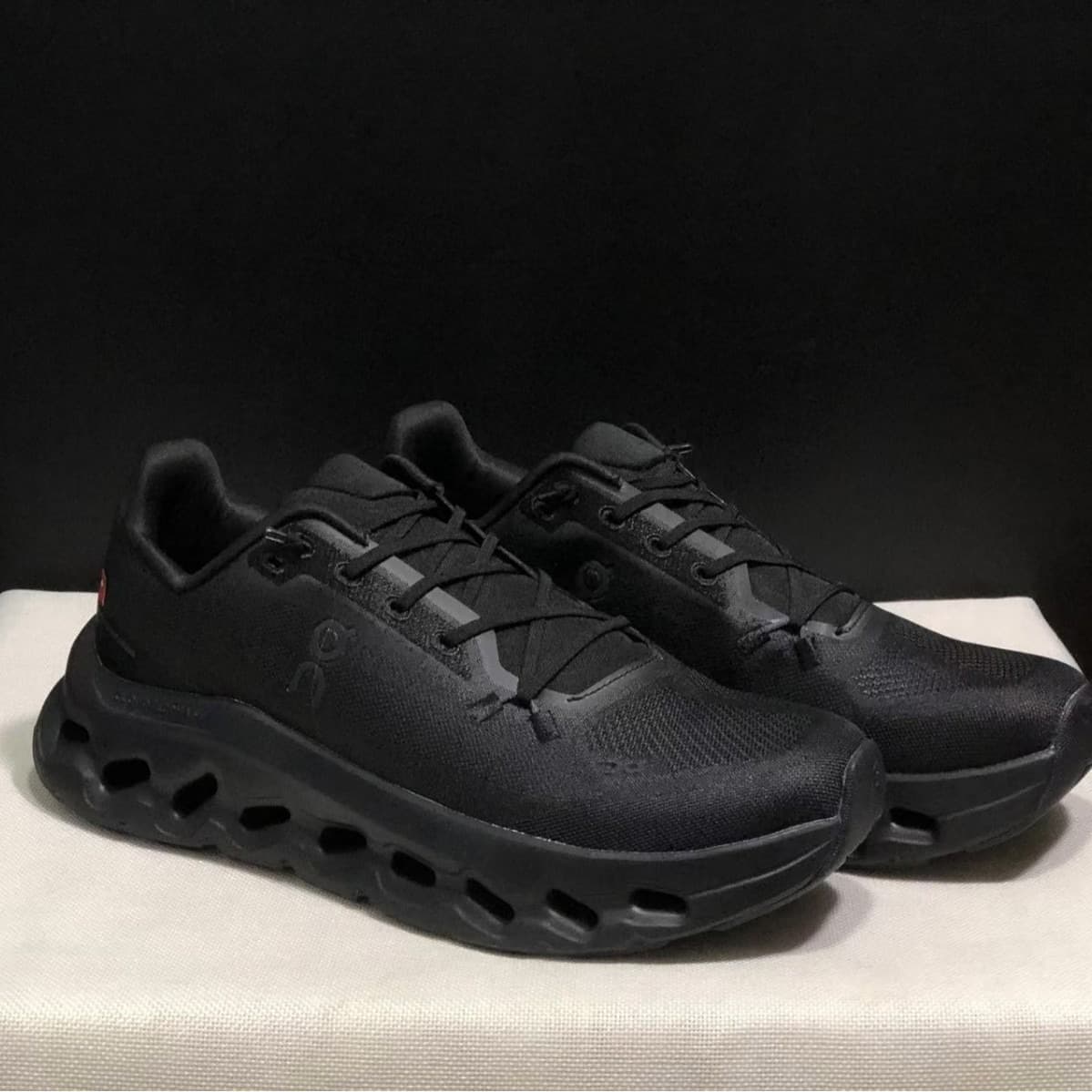 OnCloud 5 new lightweight, breathable, comfortable and versatile shock-absorbing running shoes for men and women couples sports running shoes 4
