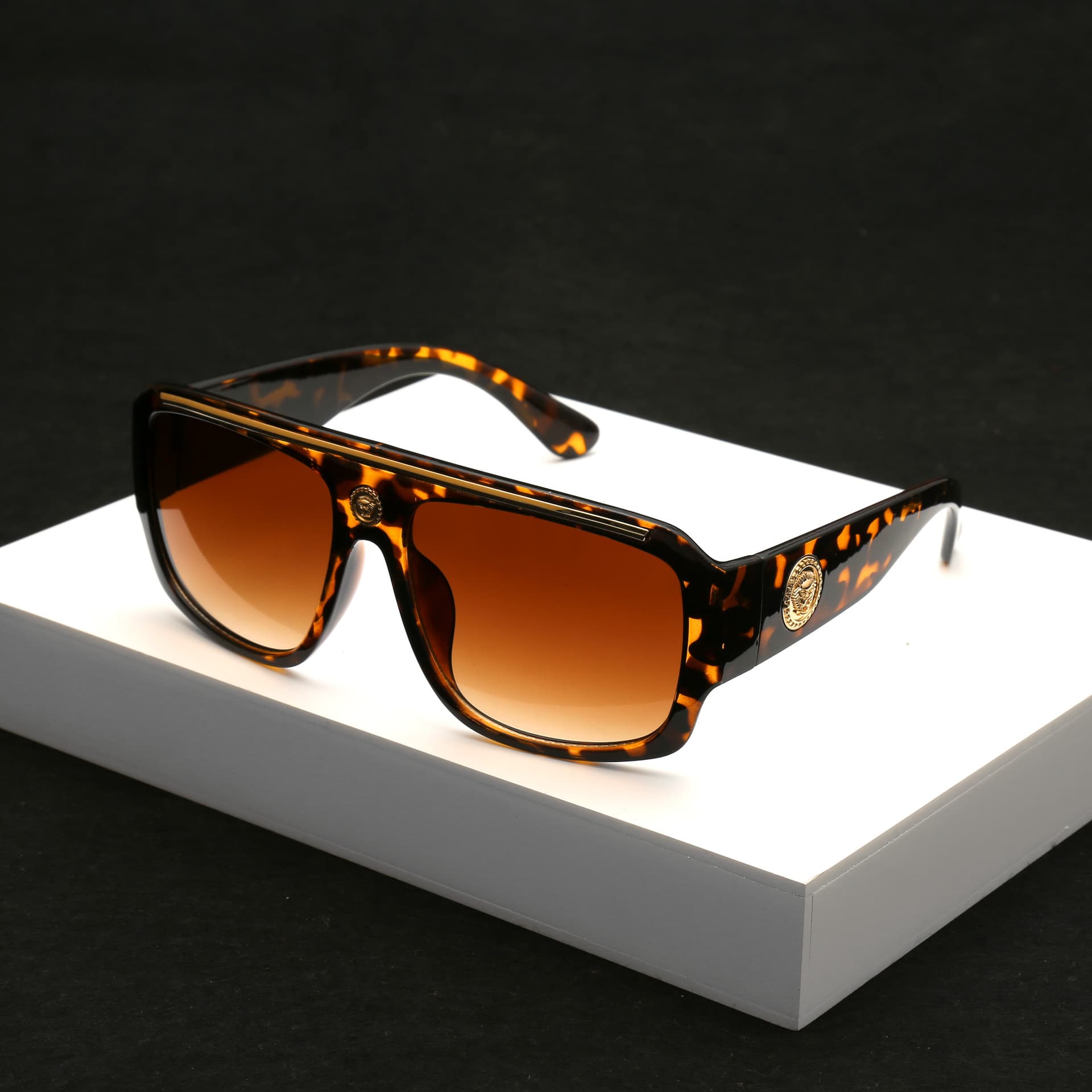 Retro fashionable sunglasses, glasses for men and women, cat's eye, European style 2