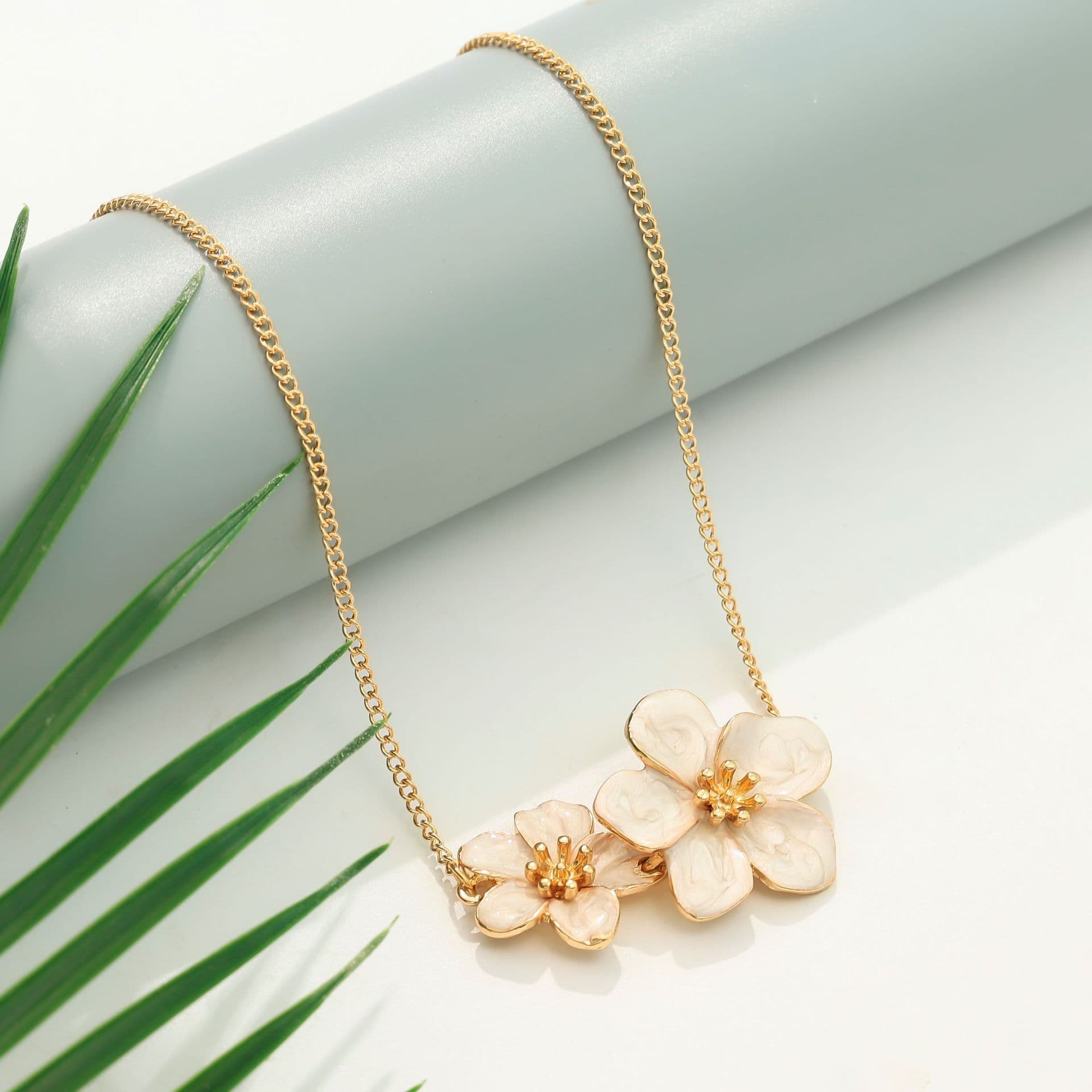 Summer universal necklace, small design chain for key bag , Amazon, flowered, high-quality style, light luxury style, trend of season, bright catchy style 4