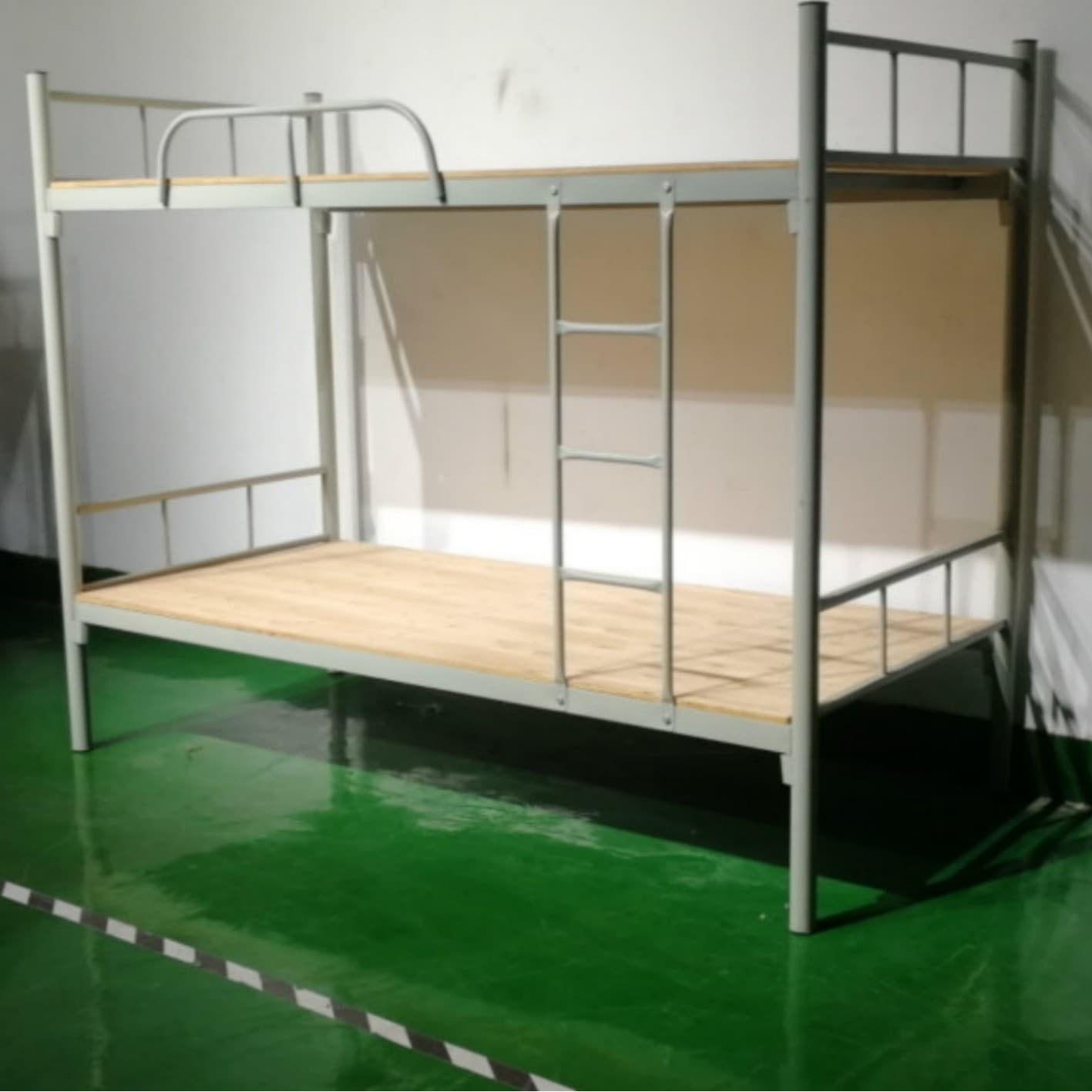 City self-pickup snap-on round tube double-layer iron frame bed student dormitory iron high and low bed construction site high and low bed spot 3