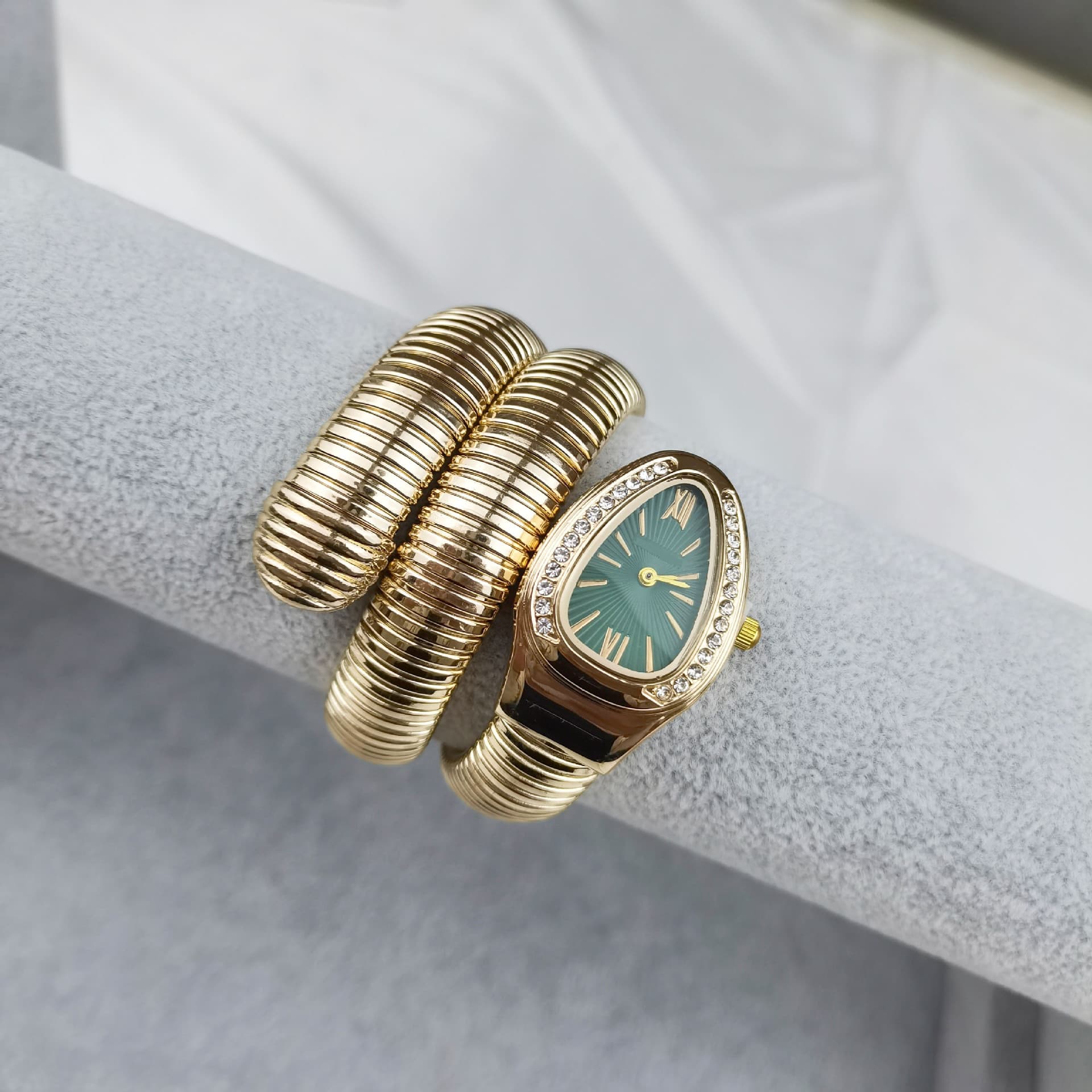 (Cross-border trading), watch, fashionable bracelet, creative quartz watches 5