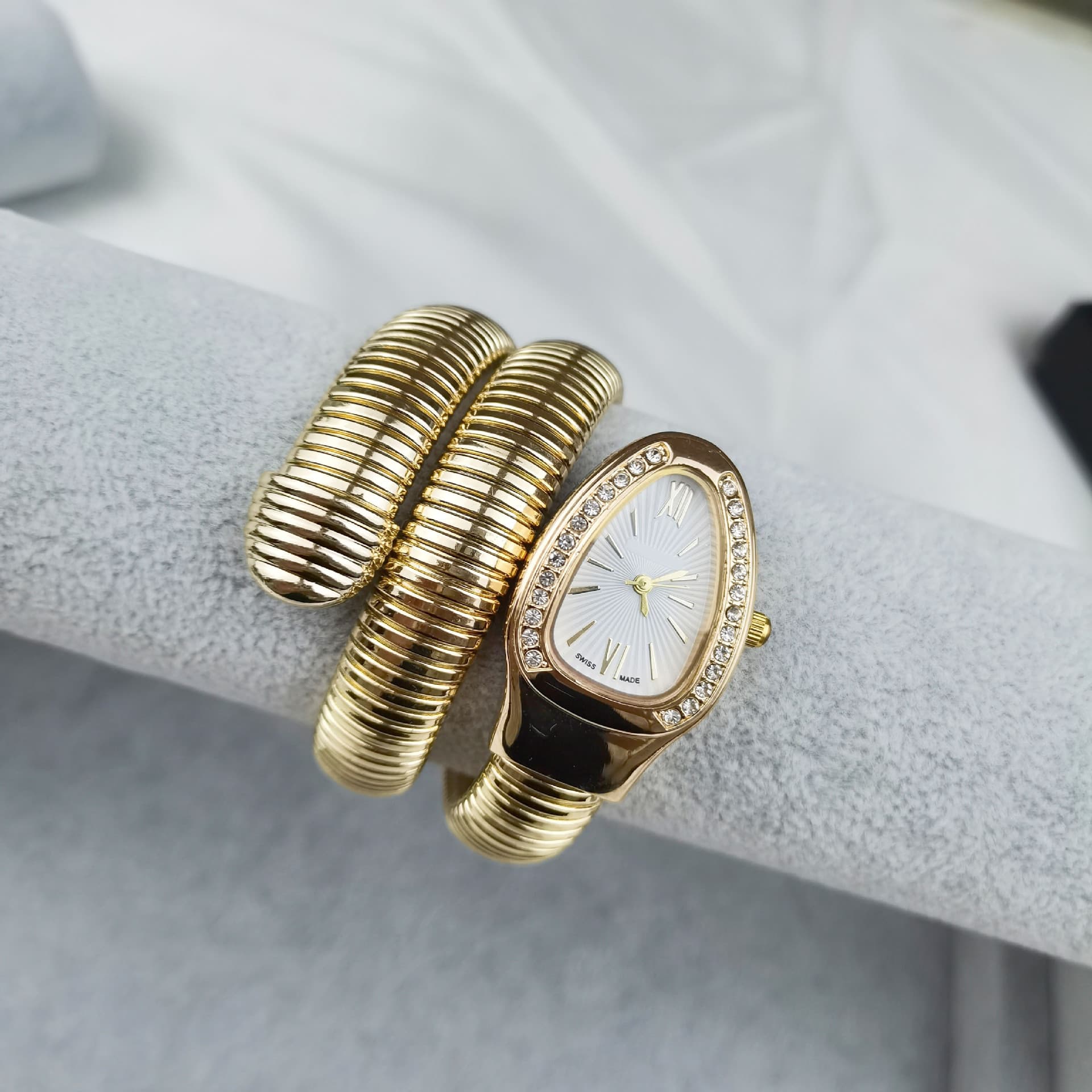 (Cross-border trading), watch, fashionable bracelet, creative quartz watches 1