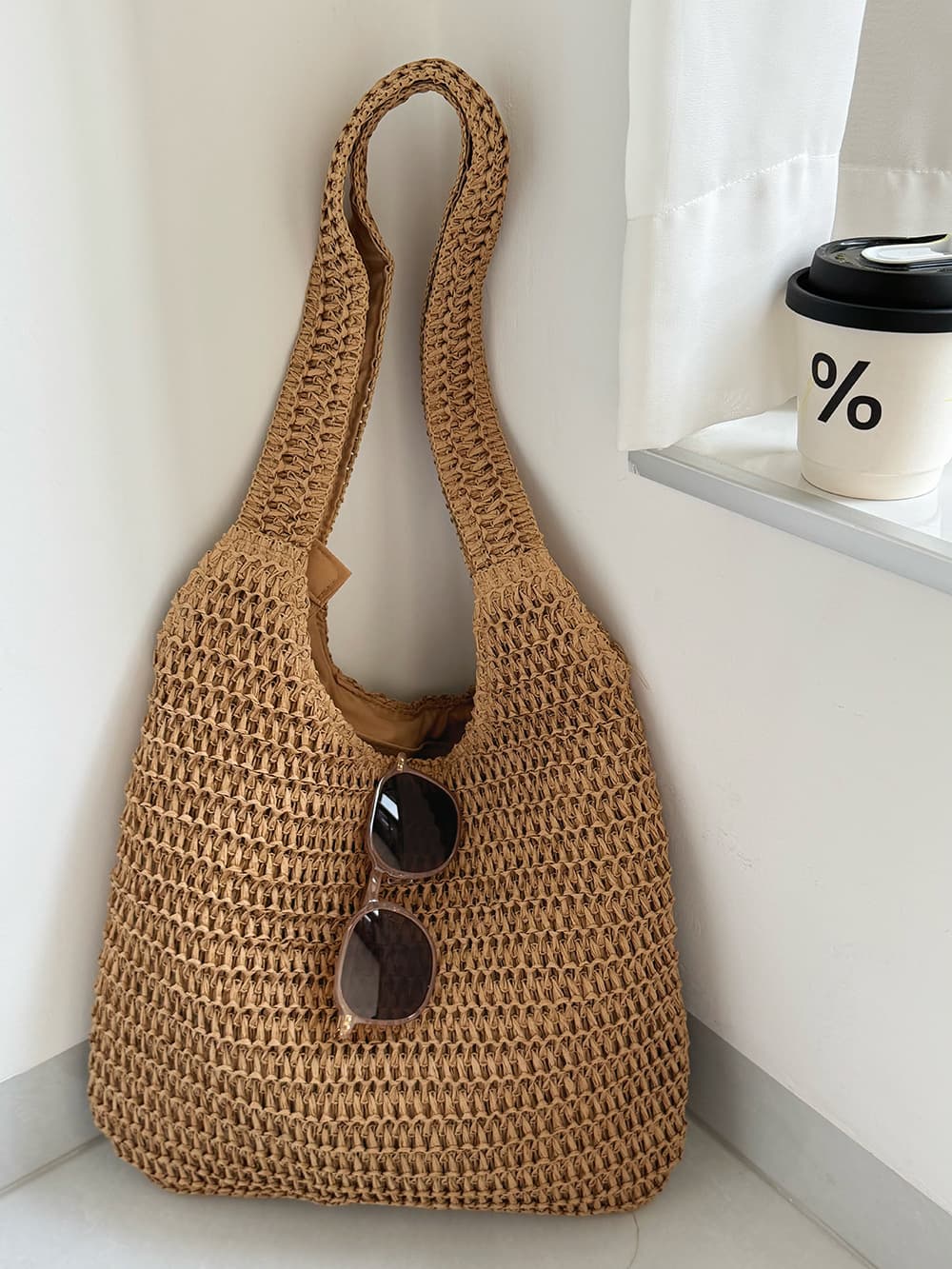 Summer woven straw capacious one-shoulder bag for leisure