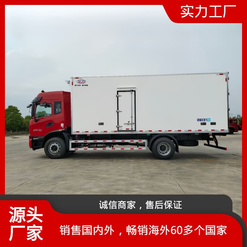Dongfeng Tianjin 6.8-meter refrigerated truck is a closed van transport vehicle used to transport frozen and fresh-keeping goods. 2