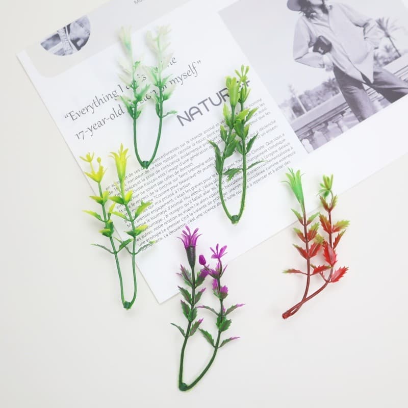 Megaphone, plastic realistic aquatic plants, artificial plants with accessories