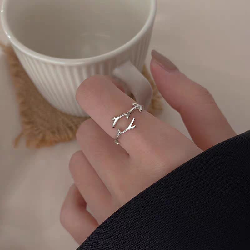 Fresh fashionable ring, simple and elegant design