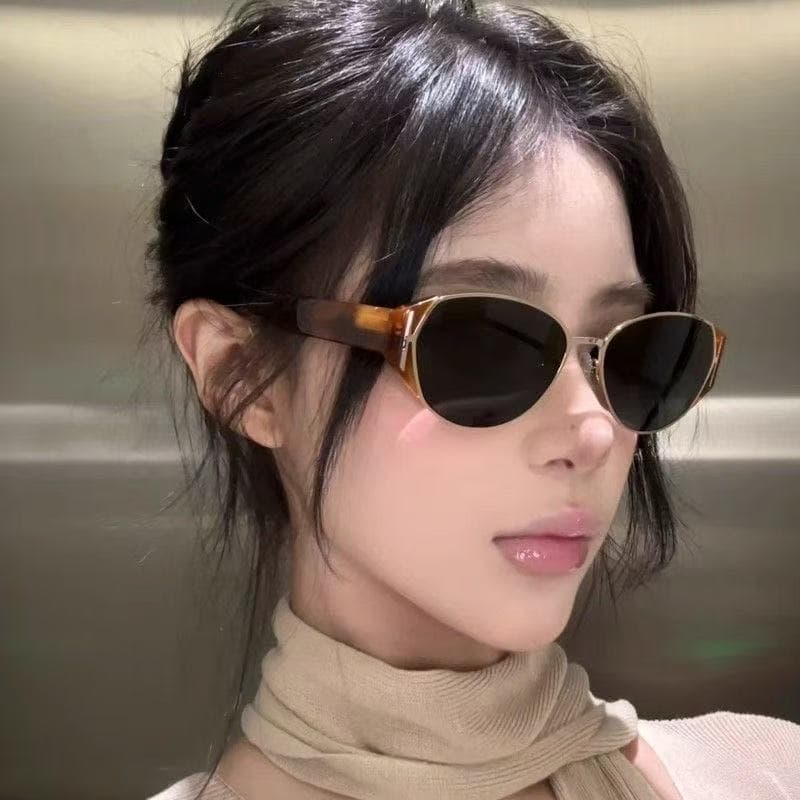 Retro fashionable design sunglasses, cat's eye, trend of season, UV protection 3