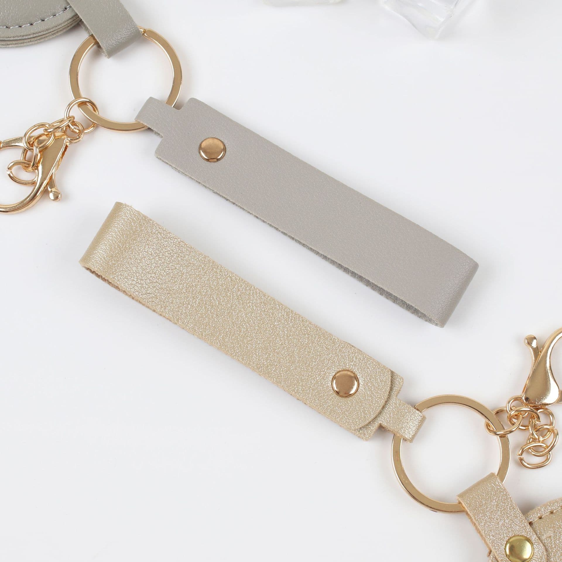 Polyurethane rotating fashionable mirror, handheld folding keychain, internet celebrity 5