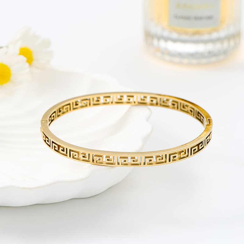 (Cross-border trading), retro women's bracelet stainless steel, design accessory, light luxury style, trend of season 2