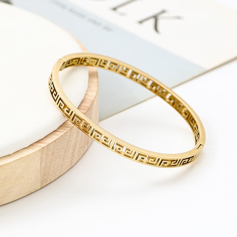 (Cross-border trading), retro women's bracelet stainless steel, design accessory, light luxury style, trend of season 3