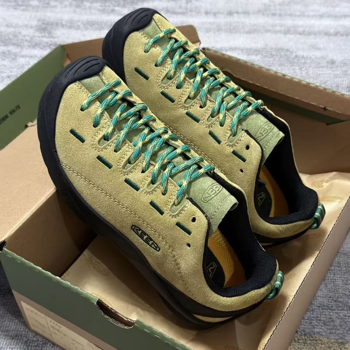 KEEN mountain climbing shoes suede casual outdoor sports shoes breathable travel hiking young men and women 2