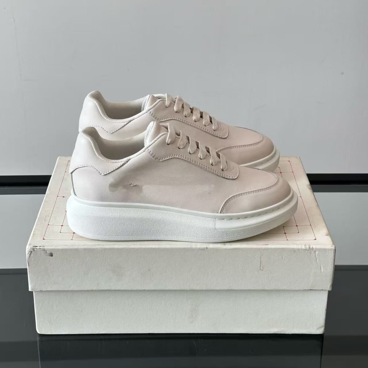 New high-top version of sneakers, low-key, fashionable and comfortable calfskin casual shoes, breathable lace-up popular shoes for men and women 3