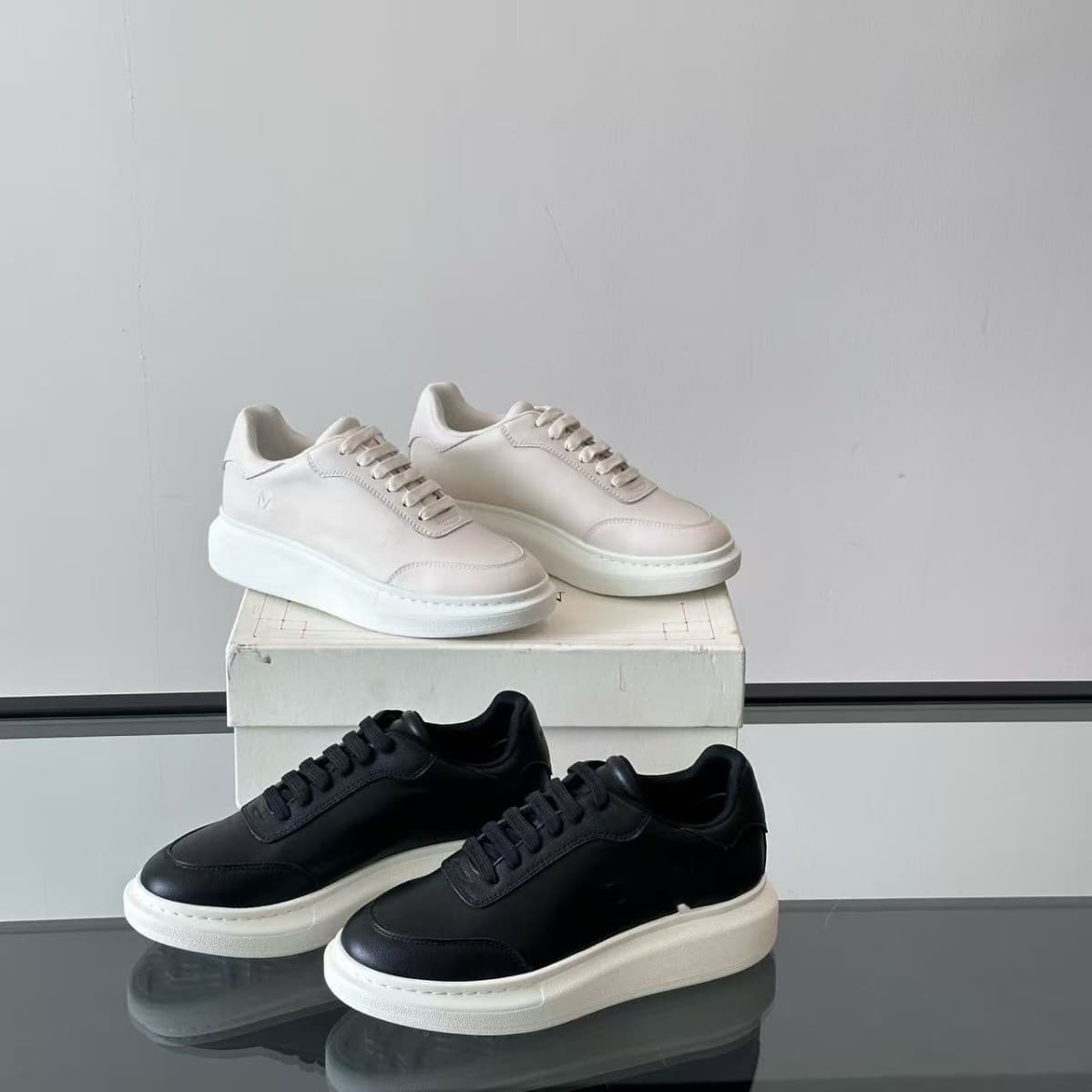 New high-top version of sneakers, low-key, fashionable and comfortable calfskin casual shoes, breathable lace-up popular shoes for men and women 1