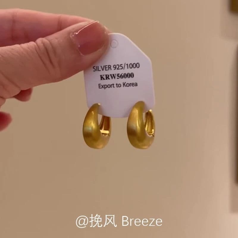 Golden matte metal high quality earrings, french style 3