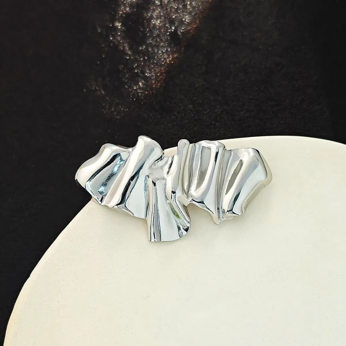 Cross-border hot selling special-shaped concave and convex irregular alloy pleated brooch style woven shirt collar decorative button accessories 3