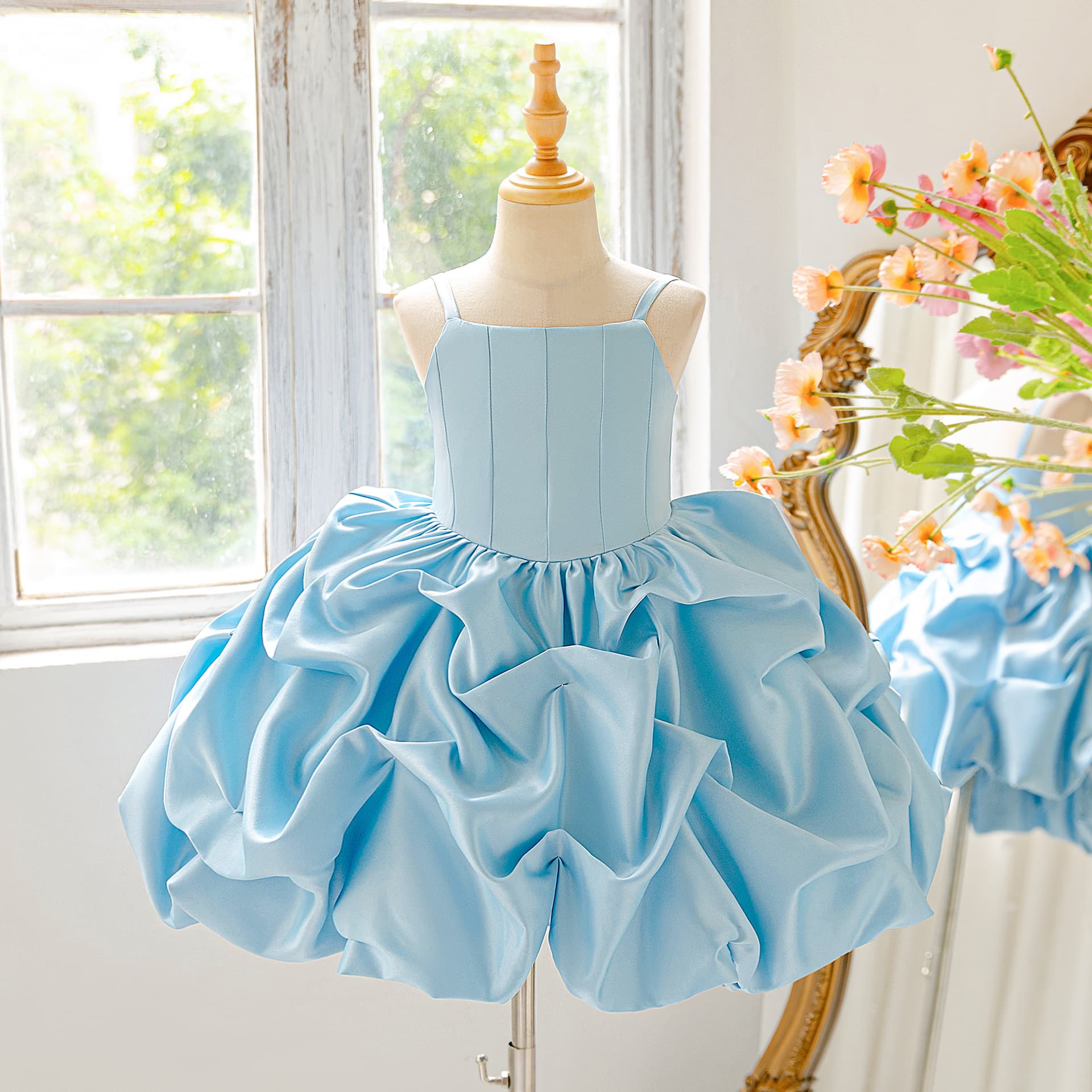 Small princess costume, children's dress, suit, European style, lifting effect, graduation party, Birthday gift