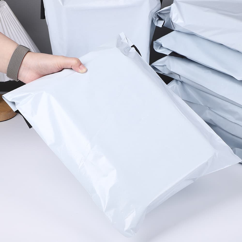 White capacious pack, increased thickness 2