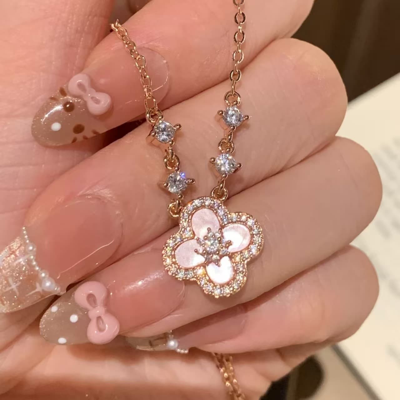 Fuchsia small necklace, design chain for key bag , four-leaf clover, light luxury style, trend of season, high-quality style 2