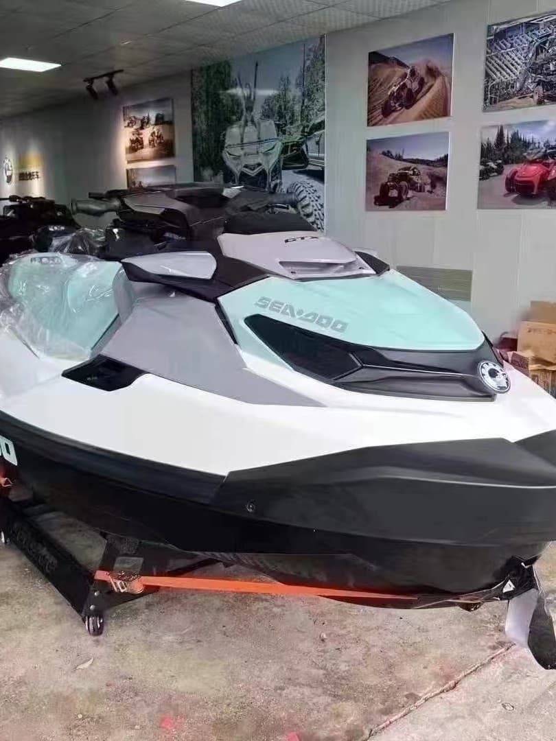 Cross-border export Bombardier GTX PRO-130 bright white + mint green jet ski jet ski 3