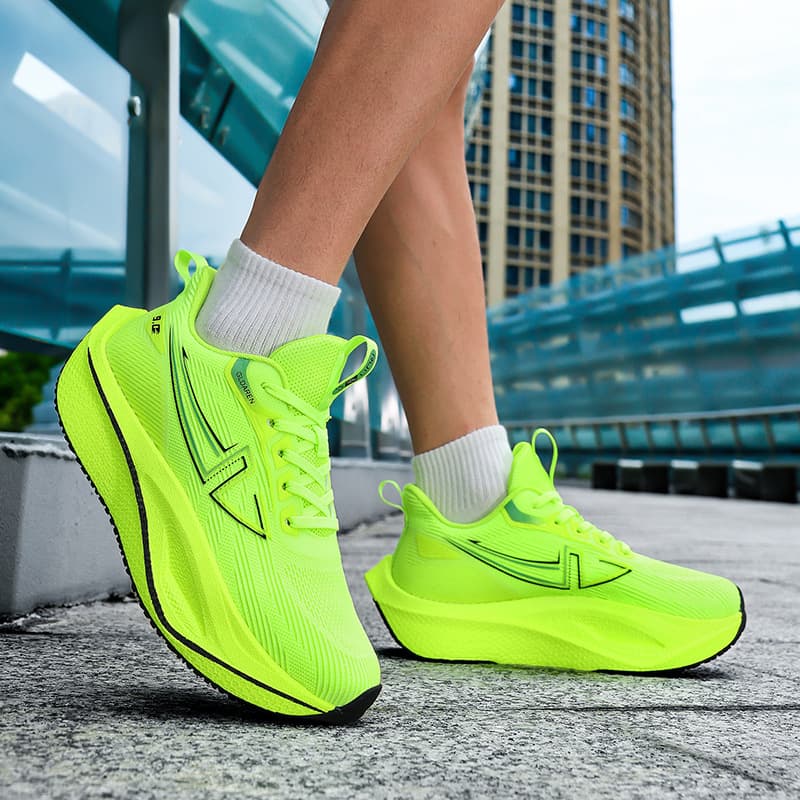 Youth summer running shoes, popcorn ultra-light soft-soled sneakers, breathable casual men's shoes, versatile fly-knit mesh shoes 2