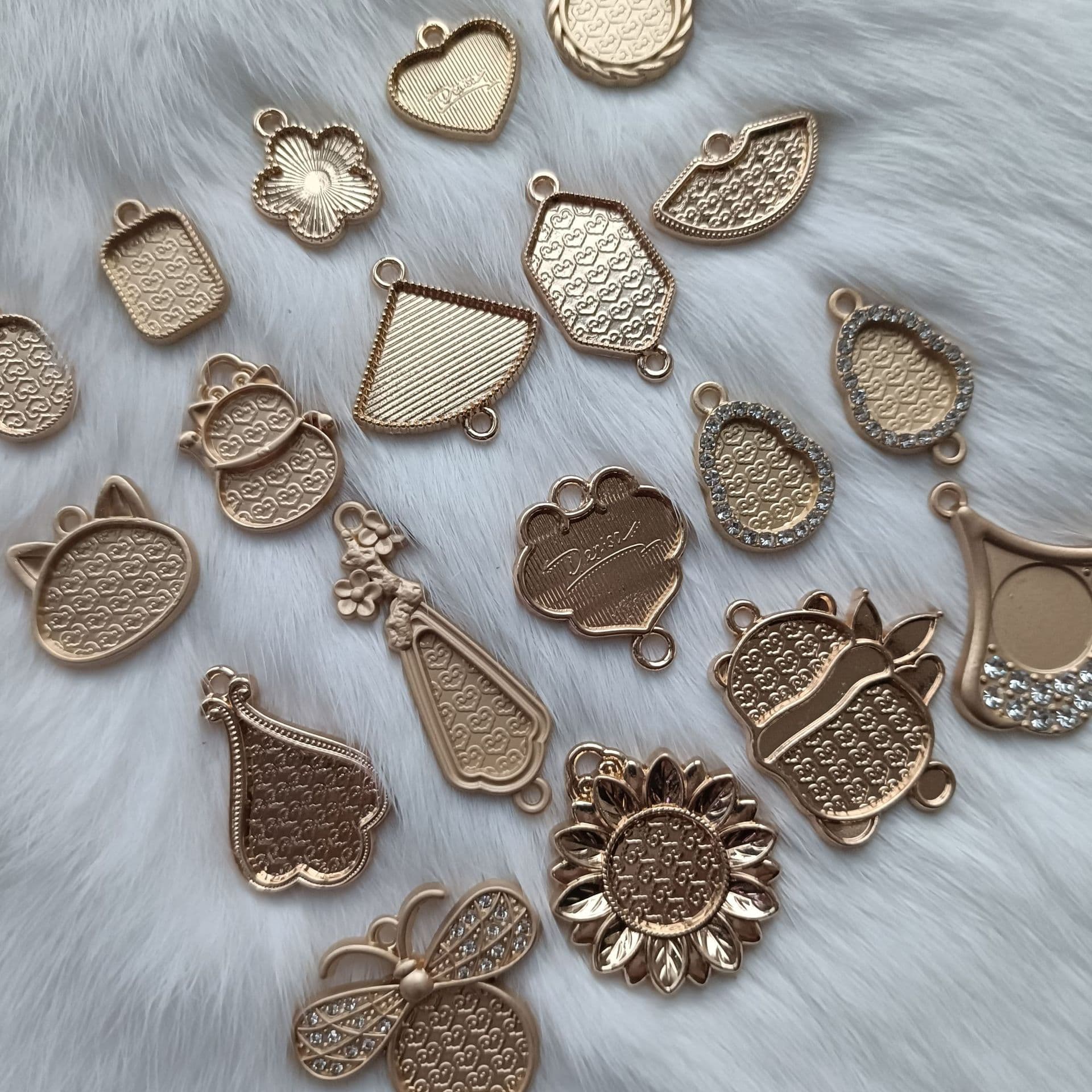 New love bee panda Chinese style DIY laminated Song brocade pendant pressed lapel handmade base accessories Tihui manufacturer 2