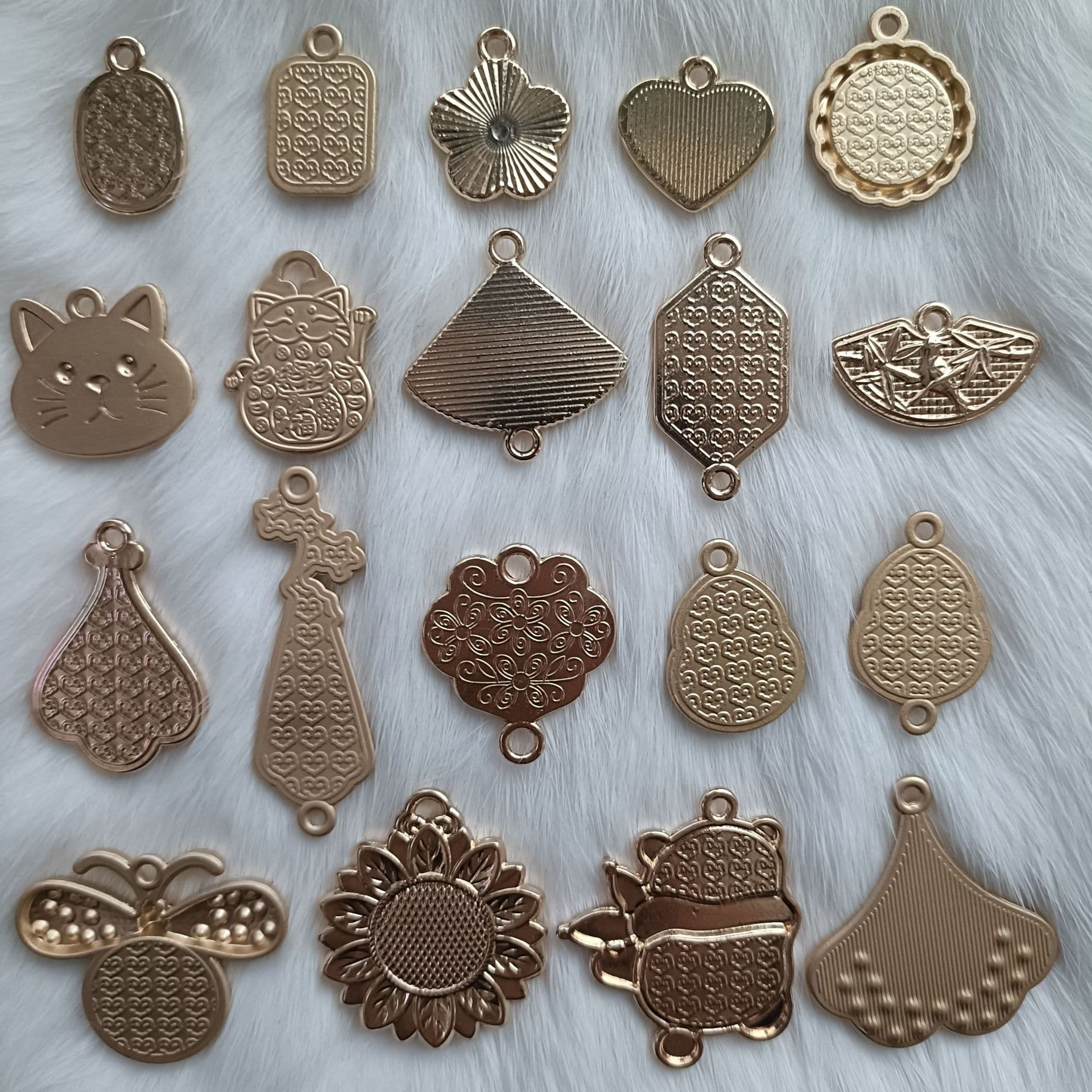 New love bee panda Chinese style DIY laminated Song brocade pendant pressed lapel handmade base accessories Tihui manufacturer 3