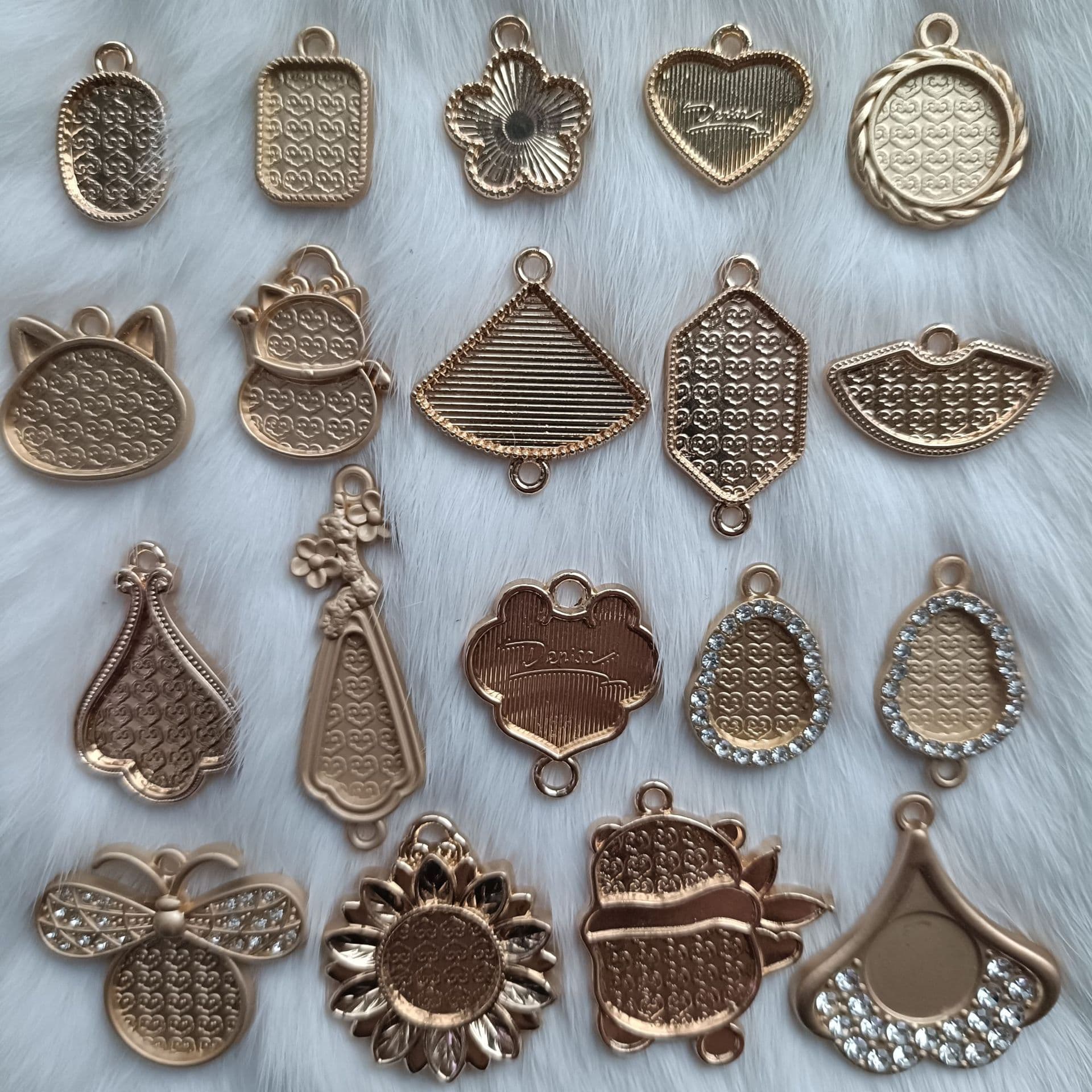 New love bee panda Chinese style DIY laminated Song brocade pendant pressed lapel handmade base accessories Tihui manufacturer 1