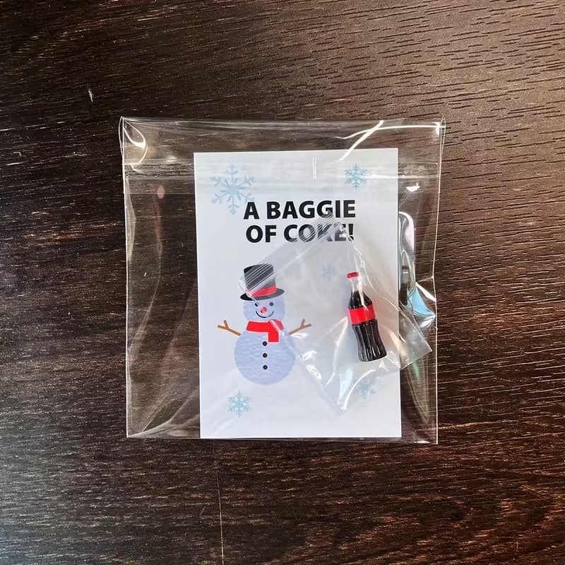 Cross-border hot selling spoof coke bag fun novelty joke gift resin coke prank holiday party supplies 1