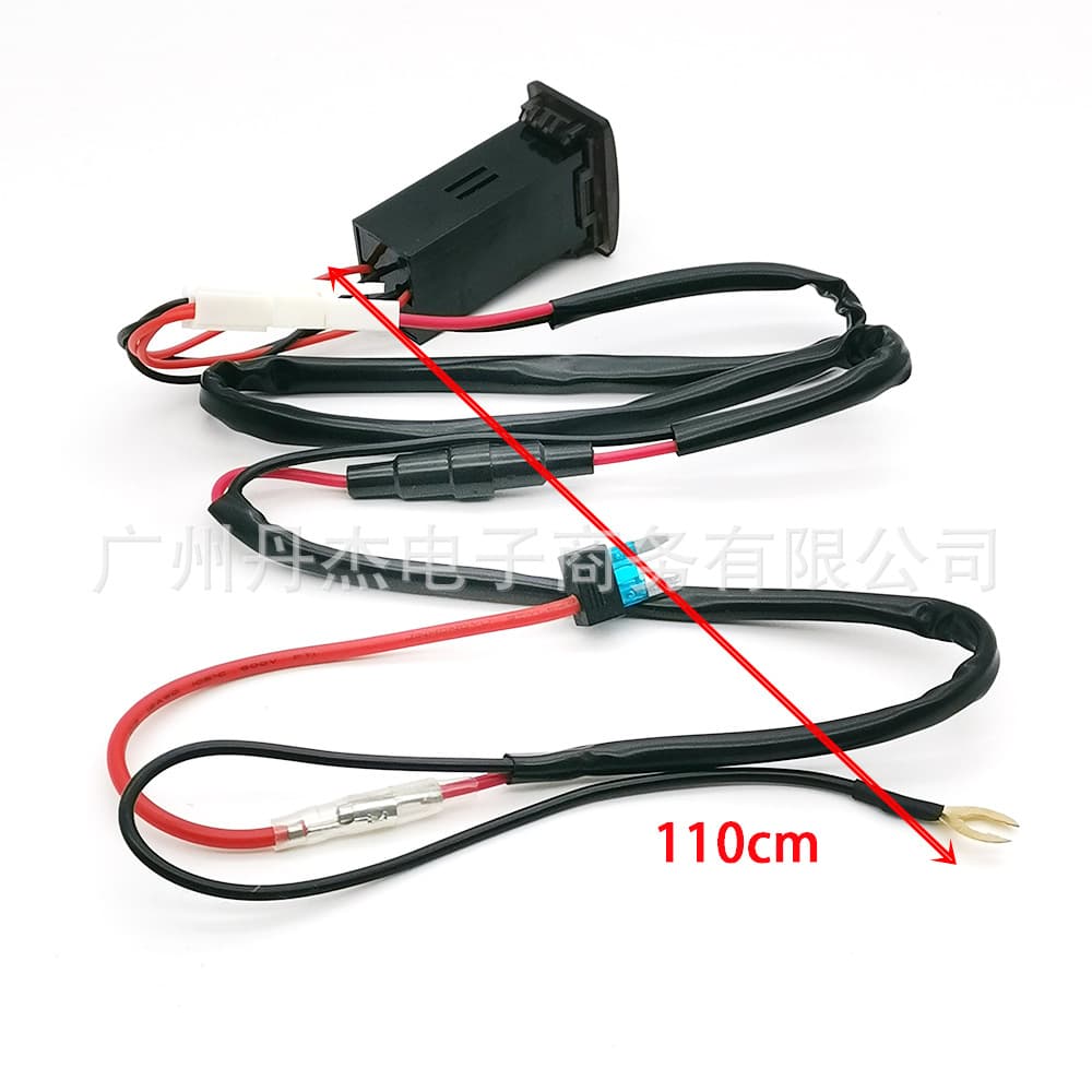 Suitable for Suzuki Liana Dual USB Charger USB Connector Single Charging + Voltage Display 3