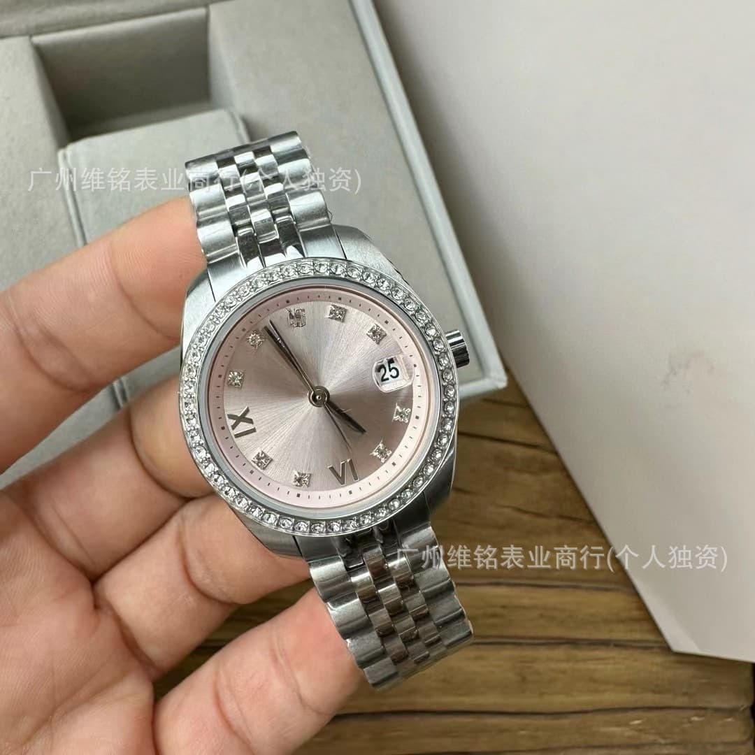 The new Queen Mother West Watch Explosion Saturn Crusted Blue Girl Watch Dragon Fruit Mint Green Ladies Watch can be issued on behalf of 2
