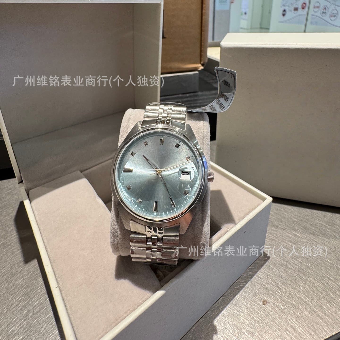 The new Queen Mother West Watch Explosion Saturn Crusted Blue Girl Watch Dragon Fruit Mint Green Ladies Watch can be issued on behalf of 4