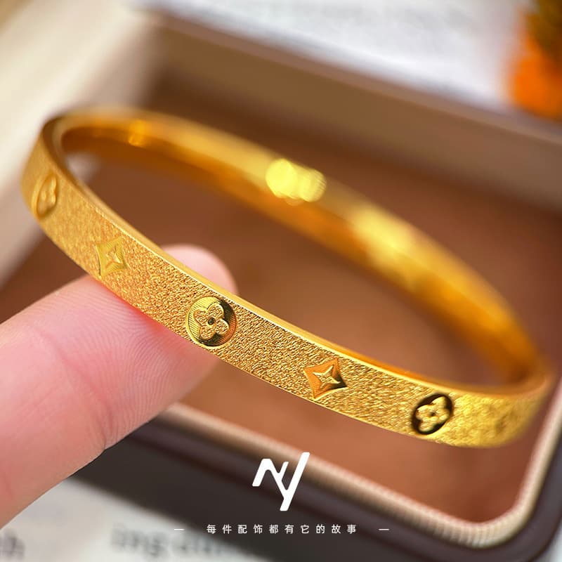 Niyou 24k real gold electroplated sand gold CNC old money style four-leaf clover old flower bracelet ring women's gift wholesale 3