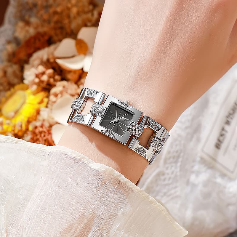 New retro alloy suit temperament ladies bracelet watch square bar studded with diamonds ladies watch steel band